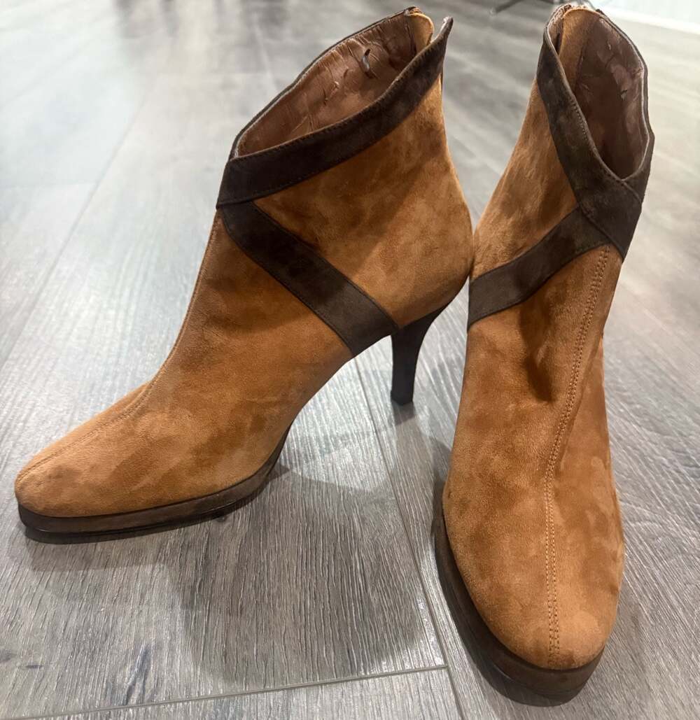 Vaneli Suede Ankle Boots 9.5M Brown Leather Trim Kitten Heel Italy Vero Cuoio